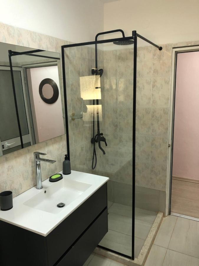 Itan'S Apartment-Lovely Guest Apartment In Center ティラナ エクステリア 写真